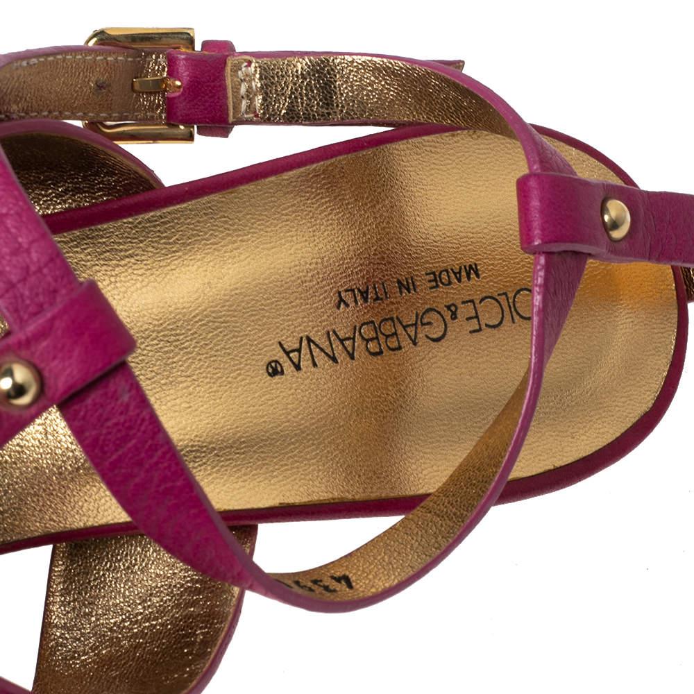 Dolce & Gabbana Pink Leather Buckle Details T-Strap Sandals Size 41 For Sale 2
