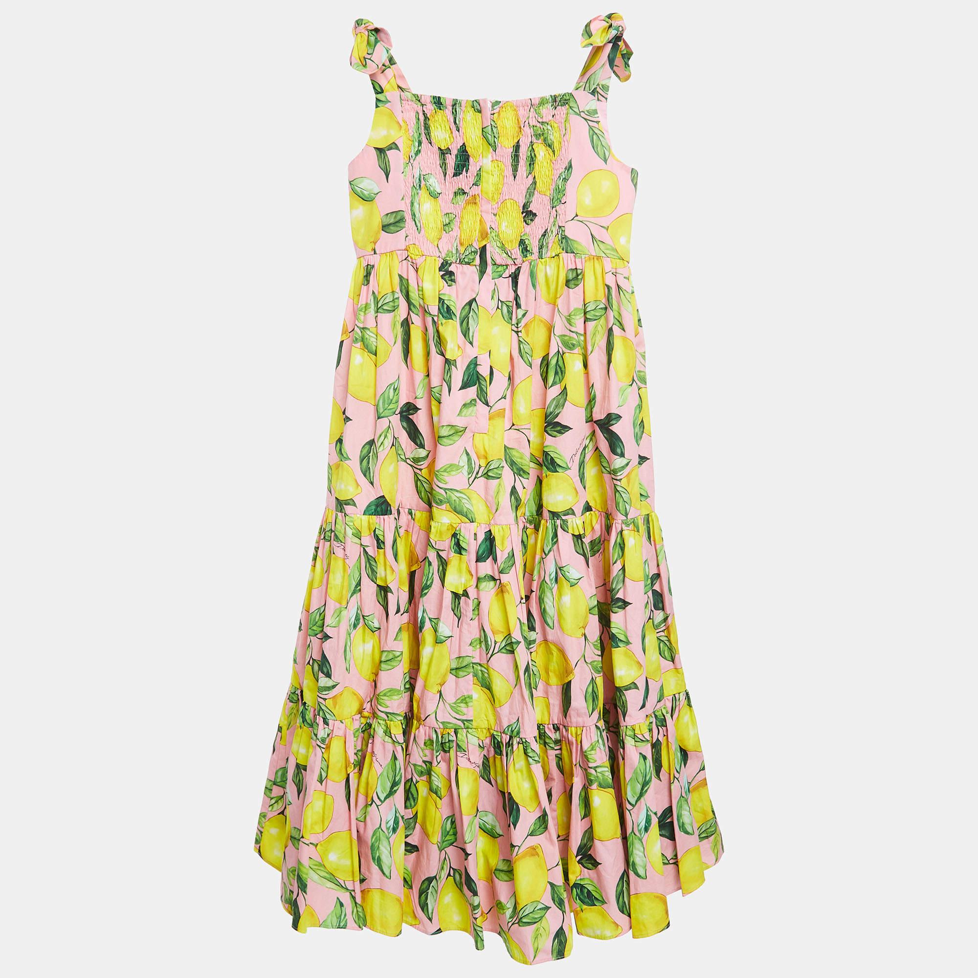 The Dolce and Gabbana dress is a charming and vibrant garment. Crafted from high quality cotton poplin it features a playful pink lemon print a tailored silhouette and meticulous attention to detail making it a stylish and comfortable choice for