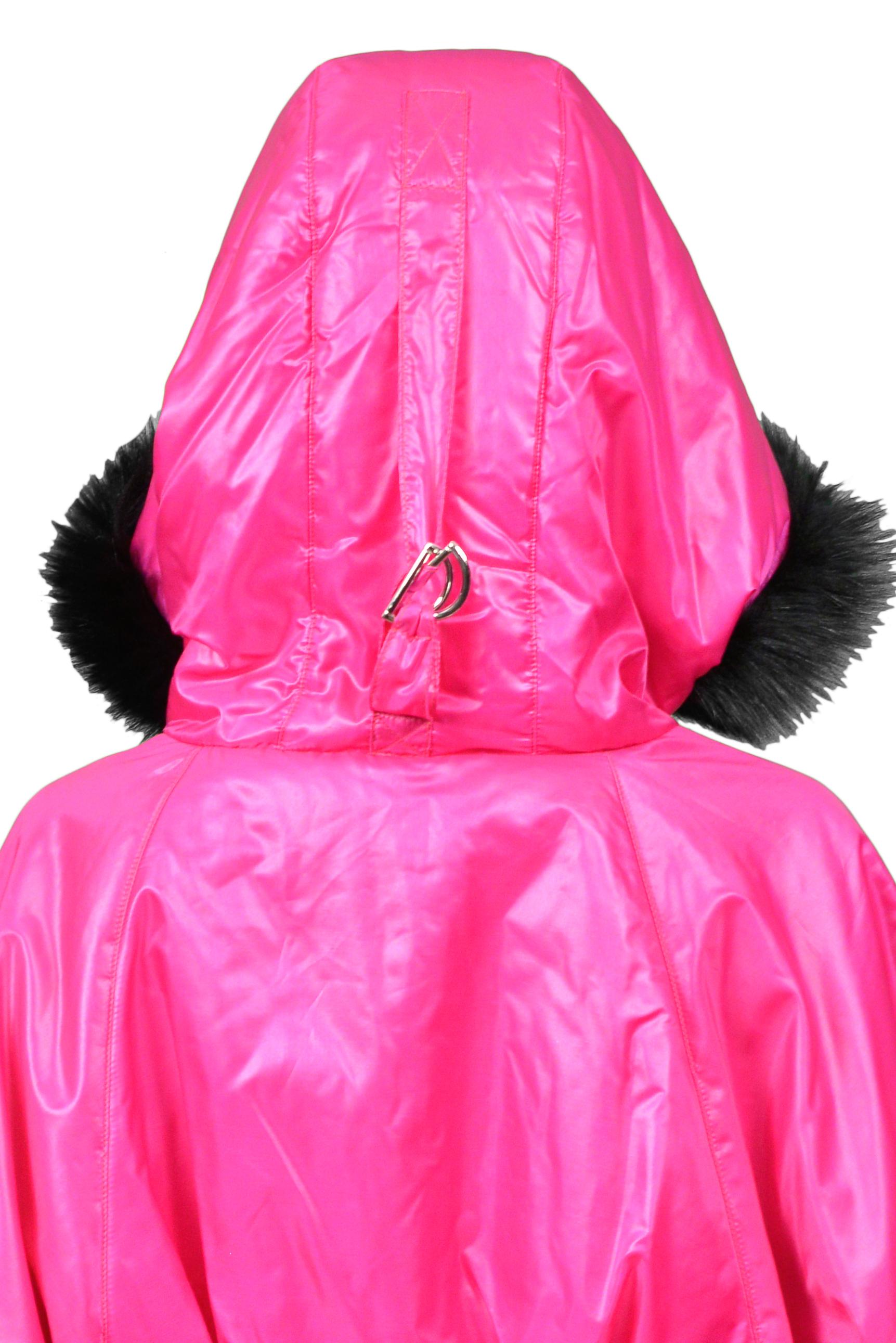 Bomber en nylon rose magenta à capuche et bordure en fourrure noire Dolce & Gabbana, 2003 en vente 2
