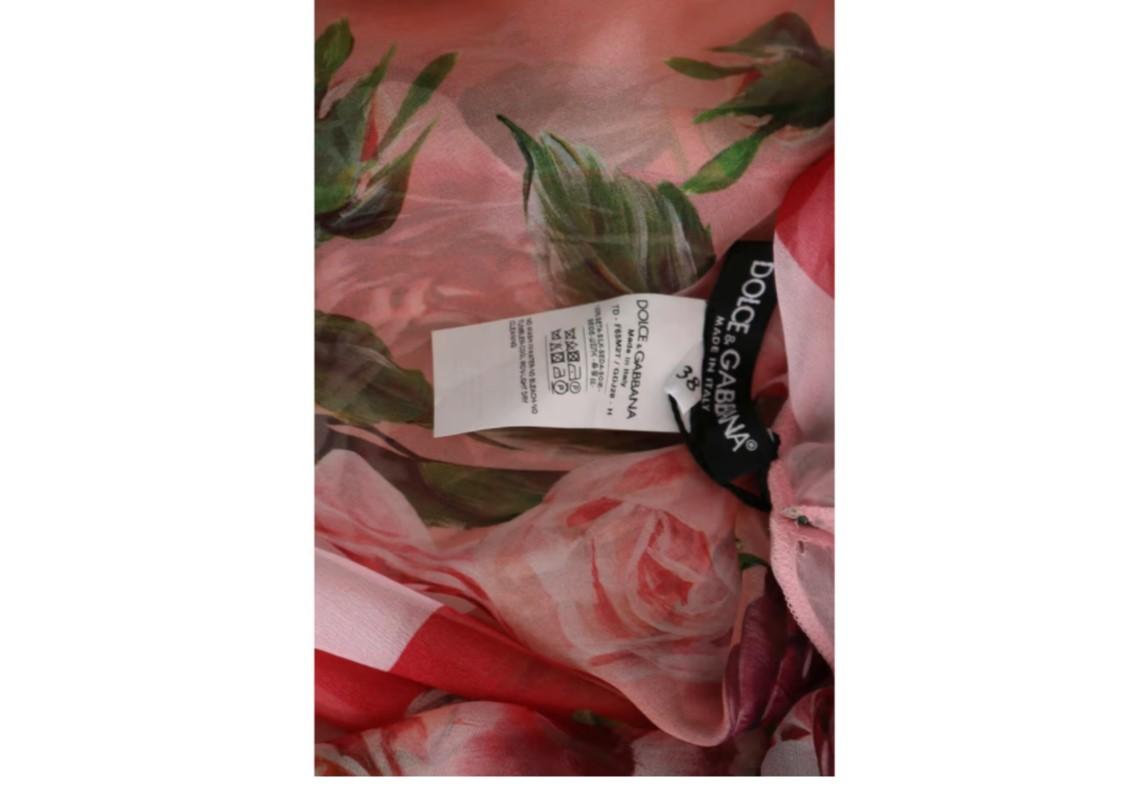  Wunderschöne Marke neu mit Tags, 100% Authentic Dolce & Gabbana Kleid.




Modell: Kaftan-Kleid


Farbe: Rosa multicolor Rosen Blumendruck


Reißverschluss auf der Rückseite


Details zum Logo

Hergestellt in Italien

Sehr exklusiv und hohe