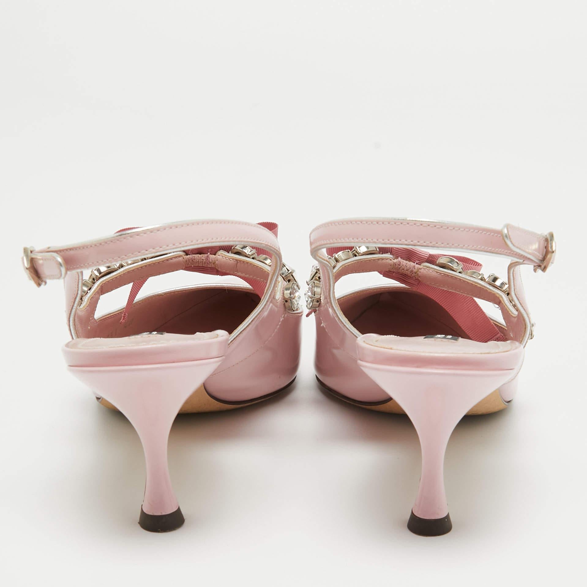 Dolce & Gabbana Pink Patent Leather Crystal Embellished Bow Slingback Pumps Size In Good Condition For Sale In Dubai, Al Qouz 2