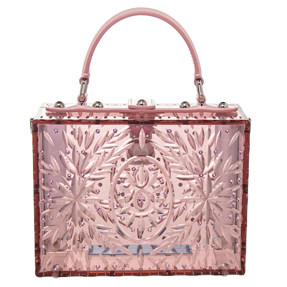 This luxurious and stylish Cinderella Dolce Box bag from Dolce & Gabbana is a treat to our eyes! The extravagant Italian brand offers you a bag that has been crafted in Italy and is made from pink plexiglass. It is decorated with a leaf-like design