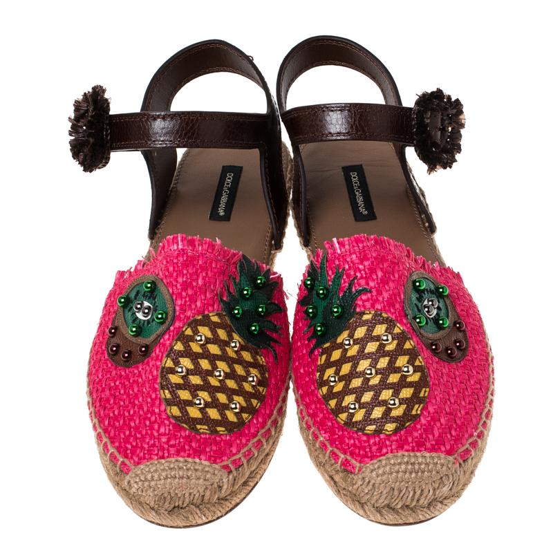 These quirky espadrilles keep your feet feeling comfortable all day. They feature pineapple and kiwi patch details and stud embellishments on the pink raffia uppers and brown leather ankle straps secured by buckle fastenings. Flaunt your love for