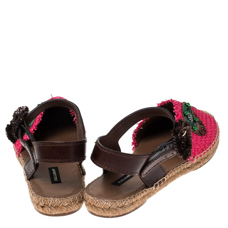 Dolce & Gabbana Pink Raffia And Brown Leather Pineapple Kiwi Patch Size 40 In New Condition In Dubai, Al Qouz 2