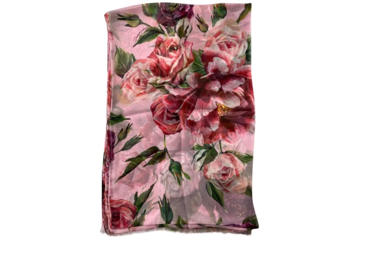 Dolce & Gabbana Peony Rose printed luxury lightweight silk twill scarf 

Size 65cmx200cm

100% silk 
Made in Italy 

Brand new with tags! 



Please check my other DG clothing, bags and other accessories! ❤️