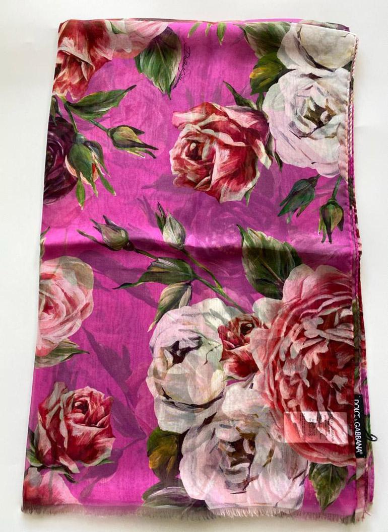 Dolce & Gabbana Floral silk scarf wrap 
Size 65cmx200cm 
100% silk
Made in Italy 
Brand new with original tags! 
Please check my other DG clothing & shoes & handbags & accessories!  