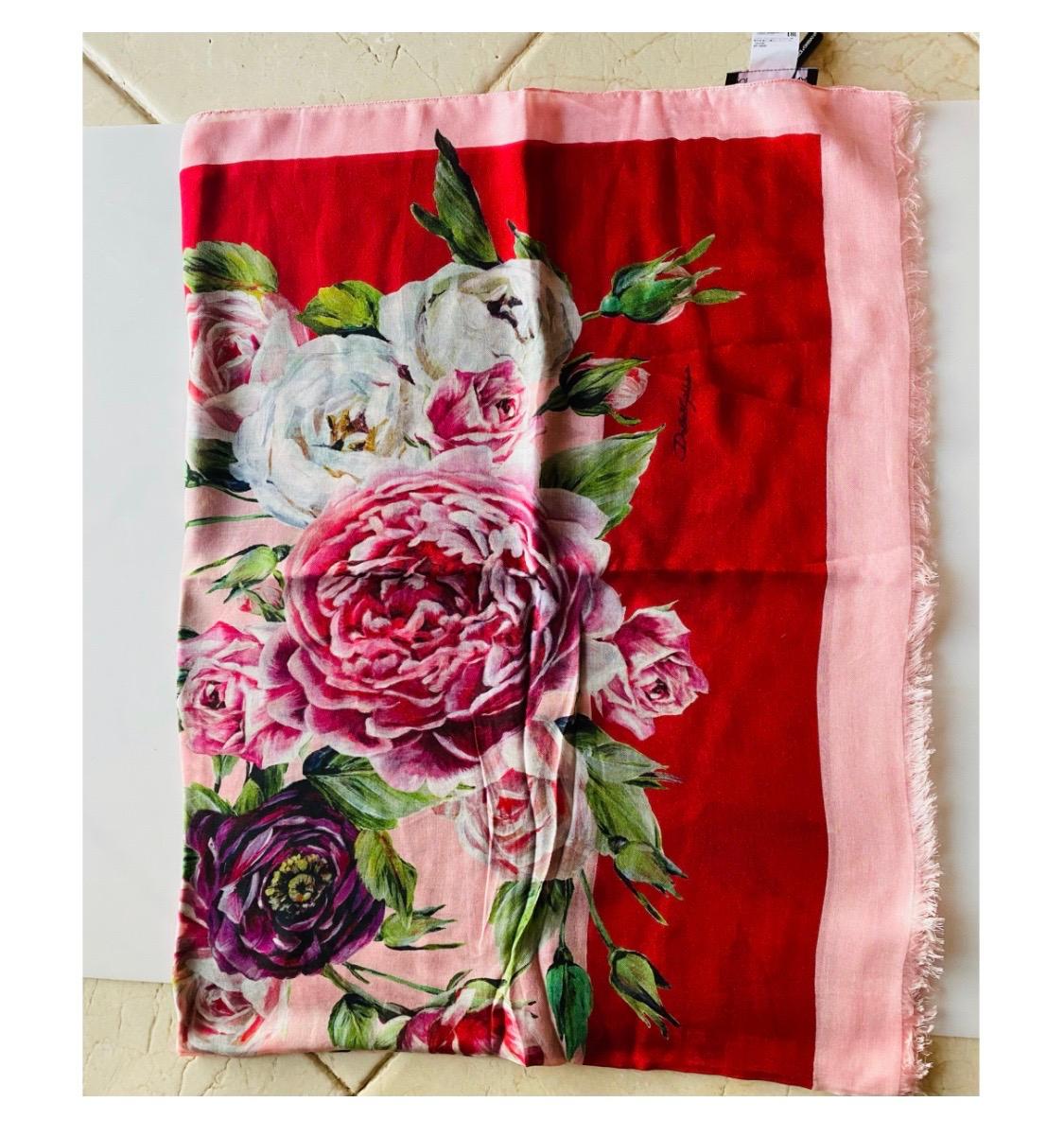 Dolce & Gabbana Rosa Rose Pfingstrose
bedruckter Schal aus Kaschmir-Modal-Gemisch, Wickelschal

Gedruckt mit Blumen

Modal-Kaschmir-Mischung
Ausgefranste Zierleisten

Chemisch reinigen

Hergestellt in Italien

90% Modal 10% Kaschmir

Brandneu mit