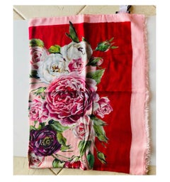Dolce & Gabbana Pink Rose Peony
printed cashmere modal blended scarf wrap