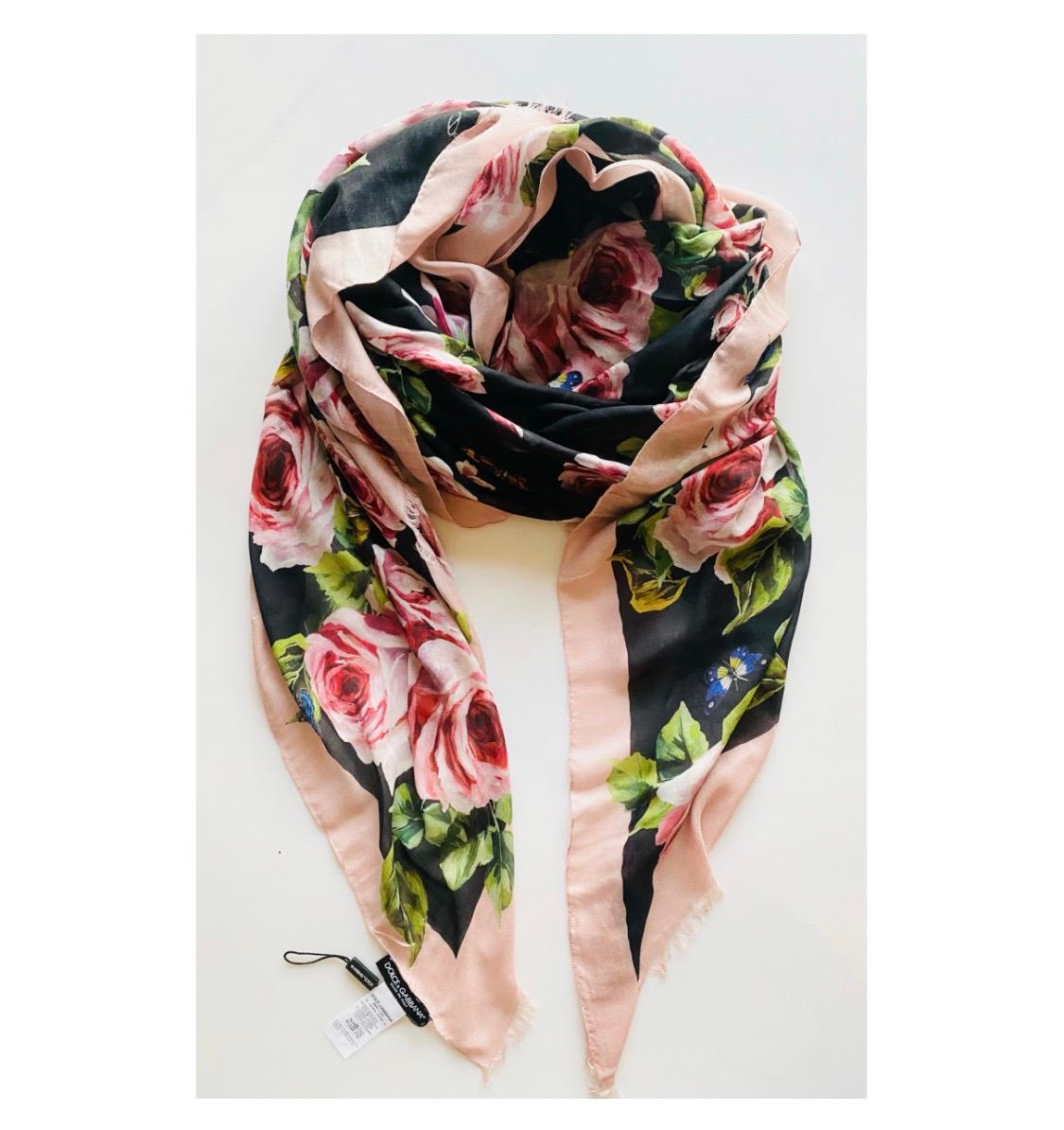 Dolce & Gabbana Pink Rose
Butterfly printed cashmere modal
blended scarf wrap

Floral Printed

Modal and cashmere-blend
Frayed trims

Dry clean

Made in Italy

90% Modal 10% Cashmere

Brand new with original tags!
Gift bag can be added on