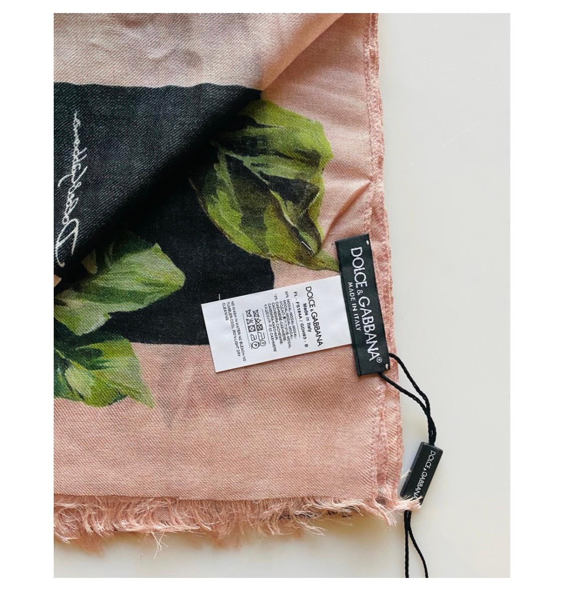 Beige Dolce & Gabbana Pink Rose
Butterfly printed cashmere modal
blended scarf wrap