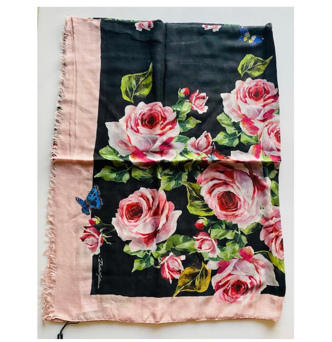 Dolce & Gabbana Pink Rose
Butterfly printed cashmere modal
blended scarf wrap In Fair Condition In WELWYN, GB