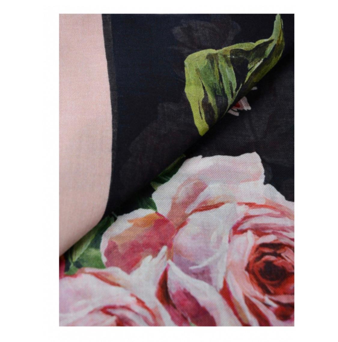 Women's Dolce & Gabbana Pink Rose
Butterfly printed cashmere modal
blended scarf wrap