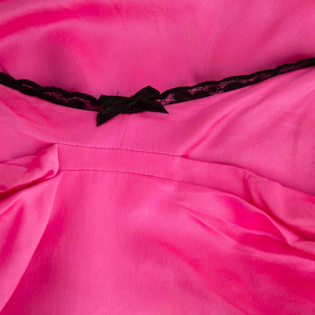 Rose Dolce & Gabbana Mini robe froncée en soie rose Taille XS en vente