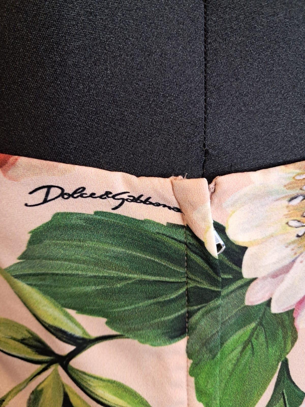 Dolce & Gabbana Top rosa con motivo floreale. in vendita 2