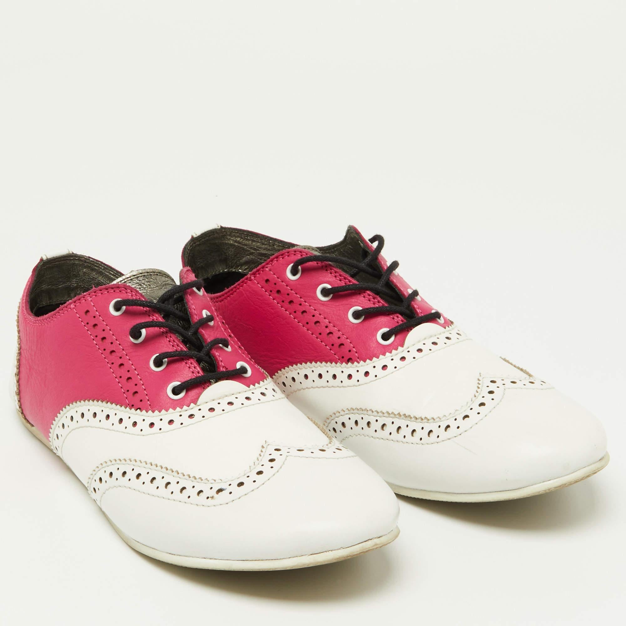 Dolce & Gabbana Rosa/Bianco Brogue Pelle Oxford Sneakers Taglia 36 In condizioni buone in vendita a Dubai, Al Qouz 2