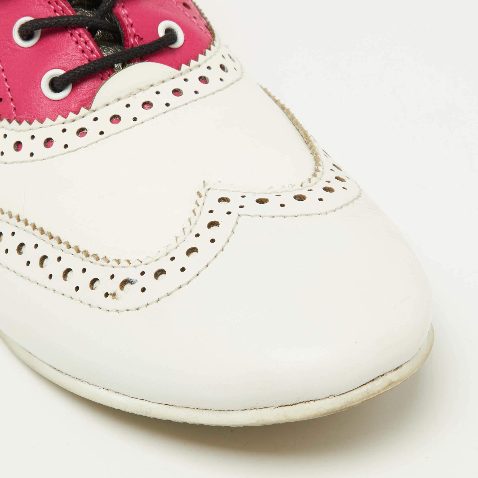 Dolce & Gabbana Rosa/Bianco Brogue Pelle Oxford Sneakers Taglia 36 in vendita 2