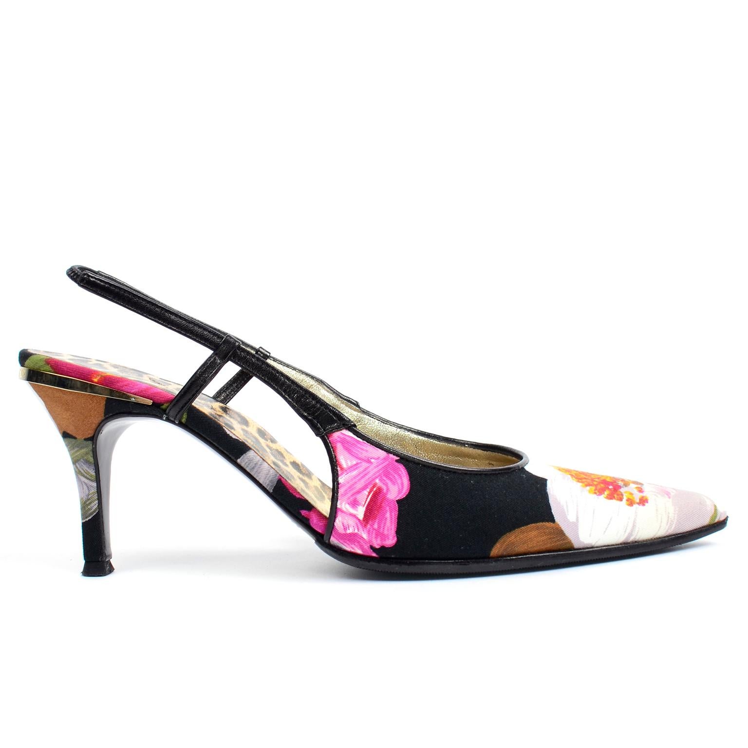 Beige Chaussures à bout pointu Dolce & Gabbana roses, blanches et à fleurs avec boîte et sac à poussière en vente