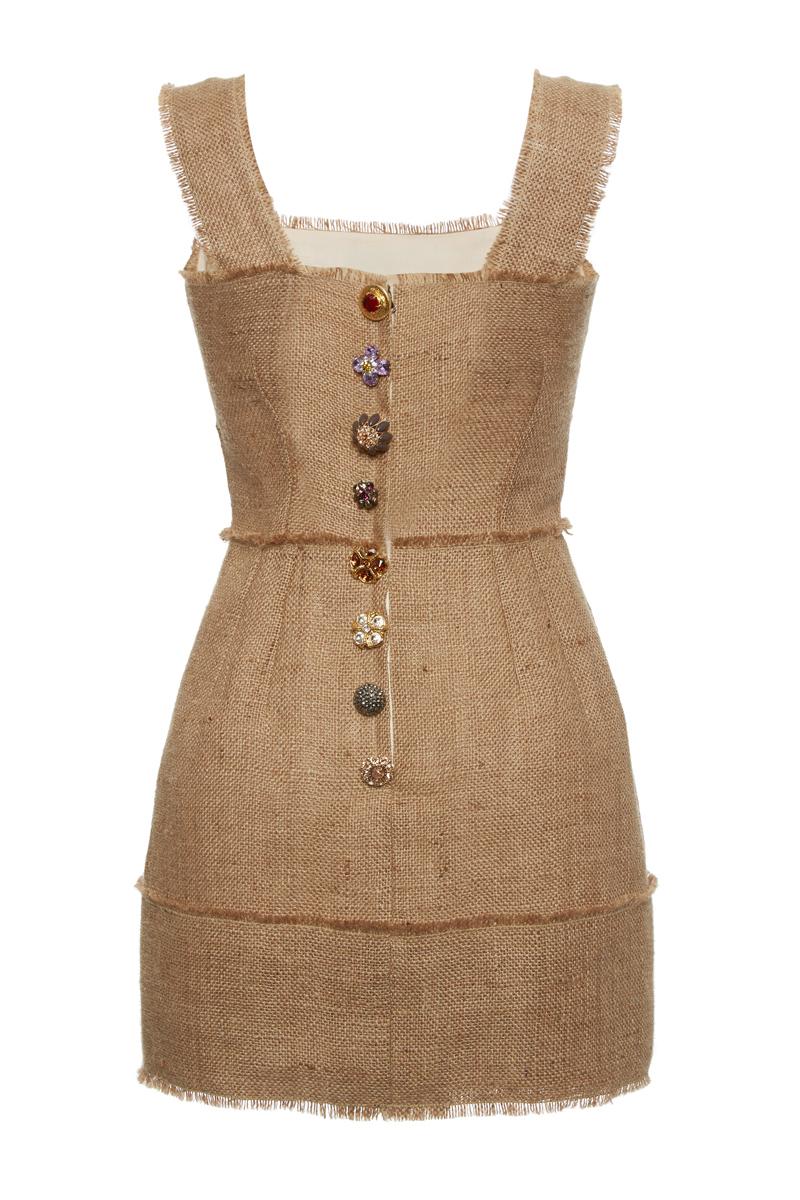 This Dolce & Gabbana dress features a fitted jute mini length hem with a pizza motif, a square neckline, and decorative jewel buttons at the back.

Fitted jute mini dress with pizza motif, a square neckline
Decorative jewel buttons at back
Back