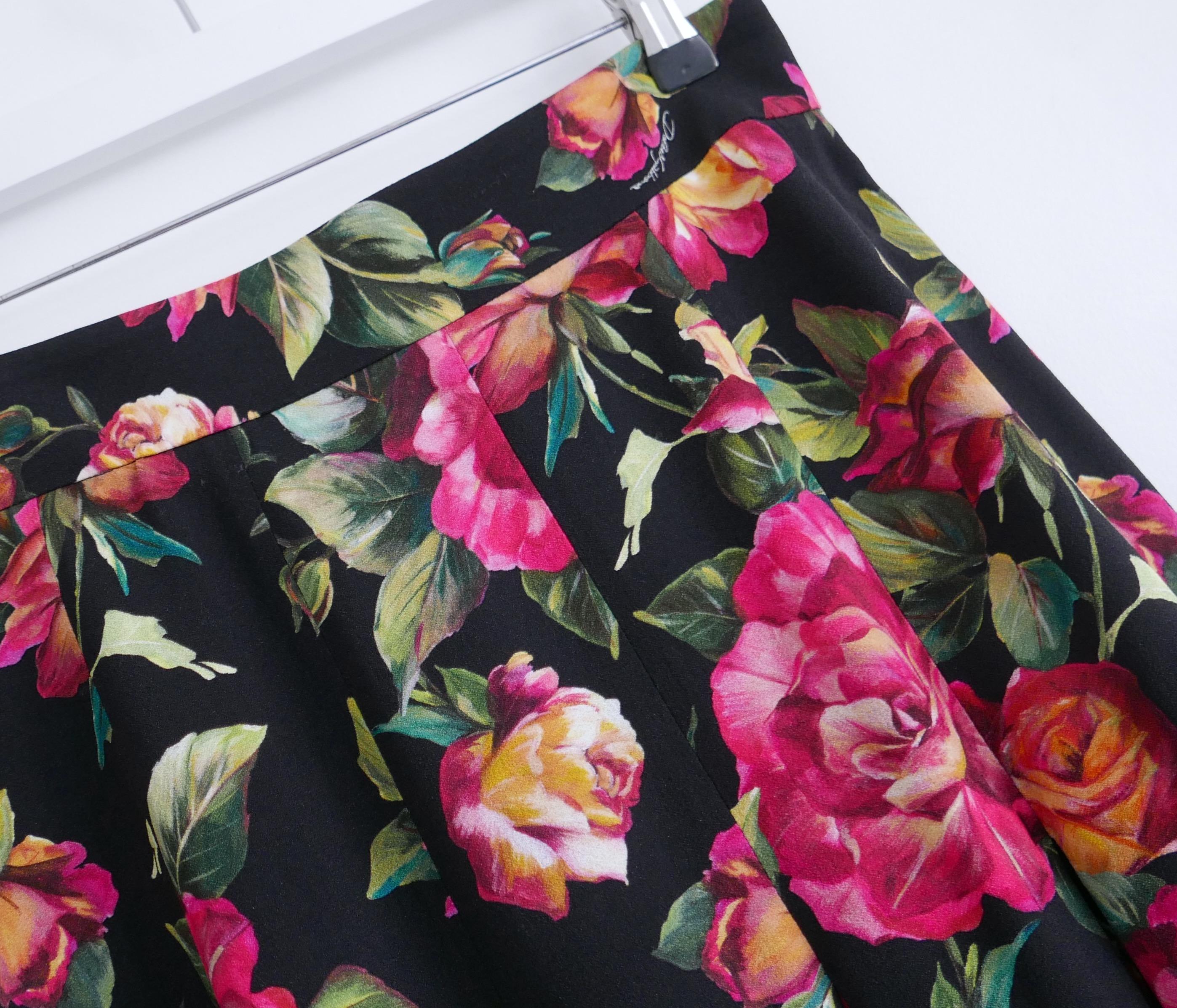 Noir Dolce & Gabbana - Jupe plissée à imprimé rose en vente