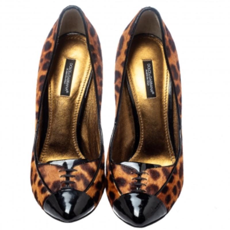 Dolce & Gabbana Pony Hair and Patent Leather Lace Detail Cap Toe Pumps Size 38 In Good Condition For Sale In Dubai, Al Qouz 2