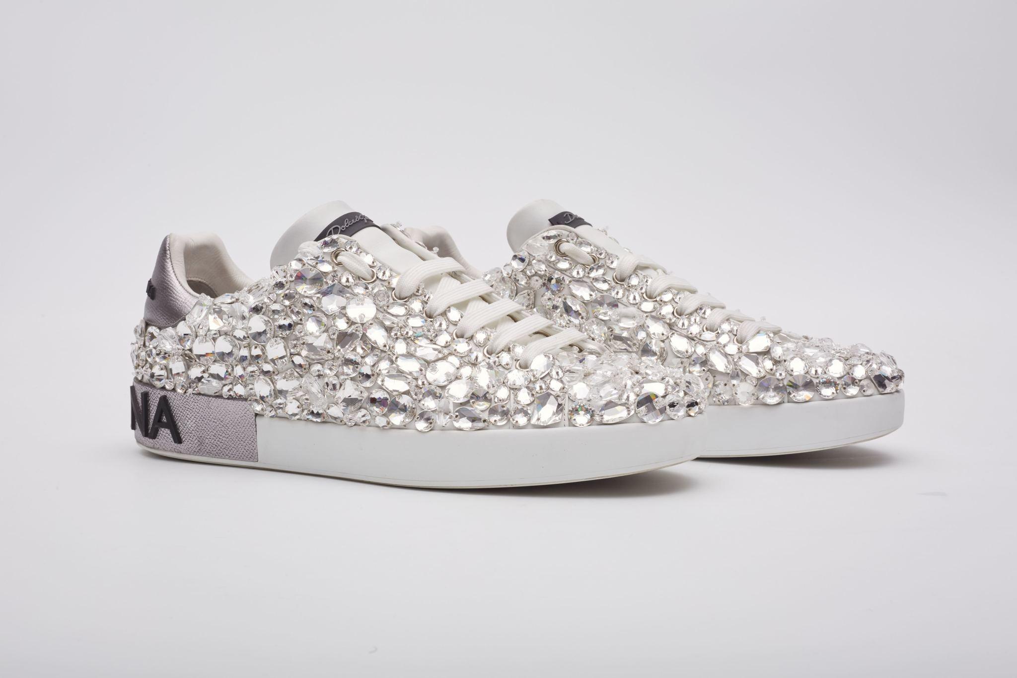Color: white and grey
Material: Leather with crystals
Code: CS 1638

Size: US 10
Platform Height: 25 mm / 1”
Condition: Excellent.
Comes with: generic dust bag Plastic covered on shoe.

Made in Italy