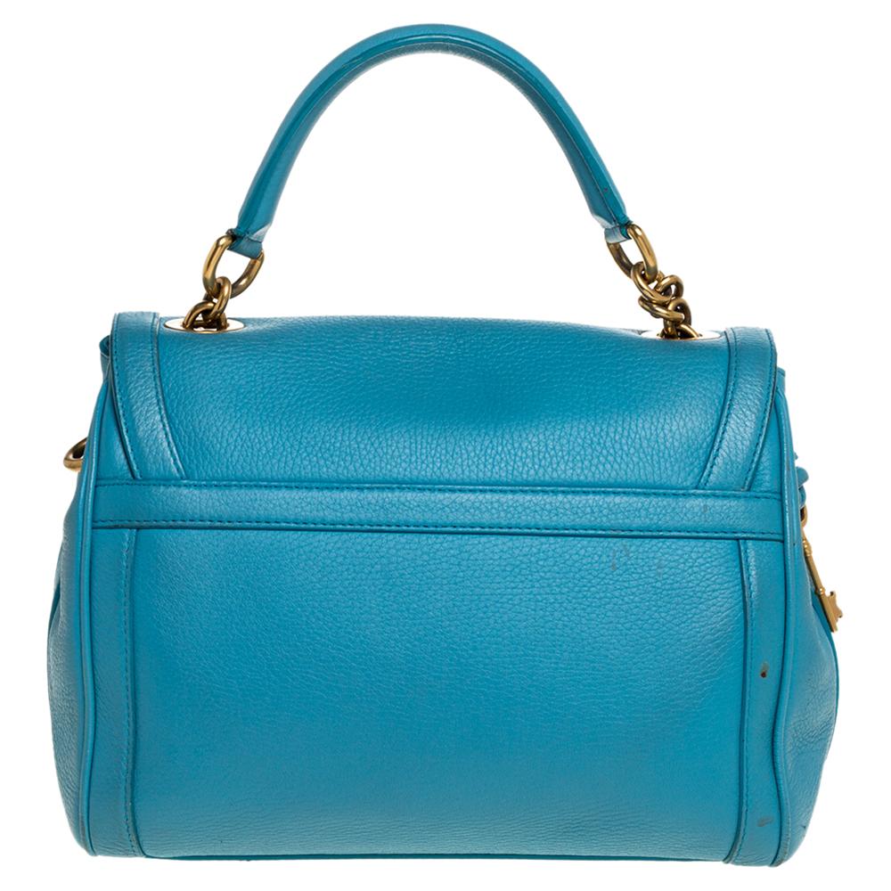 Beautifully structured this Dolce & Gabbana bag combines timeless elegance and effortless style. The powder blue bag features a top handle, padlock closure, protective metal feet, and a key on the side. The flap opens to a leopard printed spacious