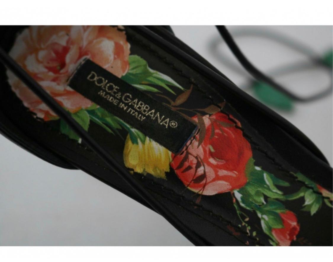 Gorgeous pre owned with tags,

100% Authentic Dolce &

Gabbana Shoes.

Model: Strap sandals

Color: Black with multicolor floral

Material: Leather

Sole: Leather

Logo Details

Made in Italy

Size: EU41 / UK8.5 / US10.5

This item has some little