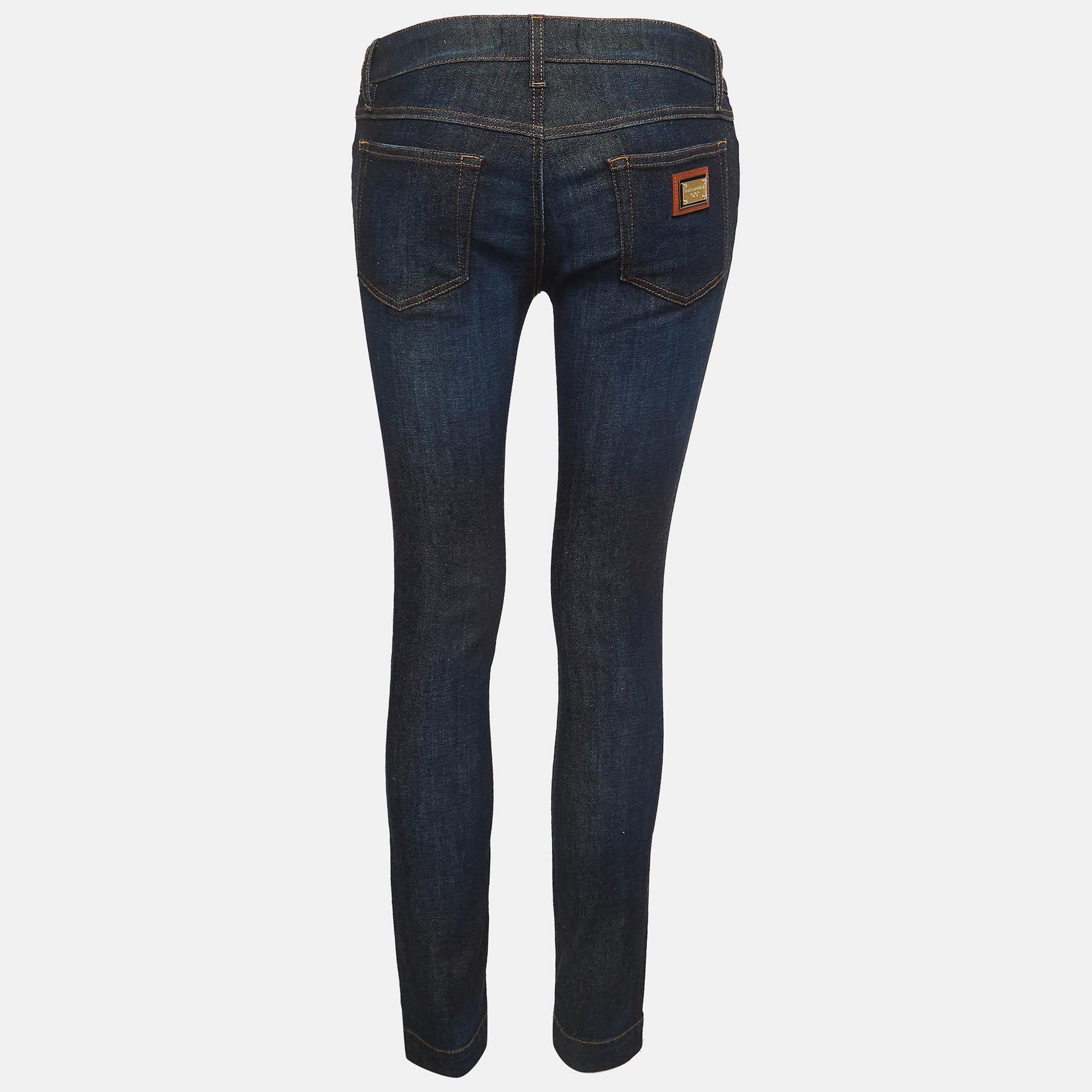 A good pair of jeans always makes the closet complete. This pair of jeans is tailored with such skill and style that it will be your favorite in no time. It will give you a comfortable, stylish fit.  