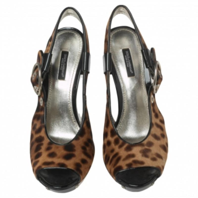 Dolce & Gabbana Print Pony Hair & Patent Leather Trim Platform Sandals Size 41 In Good Condition For Sale In Dubai, Al Qouz 2