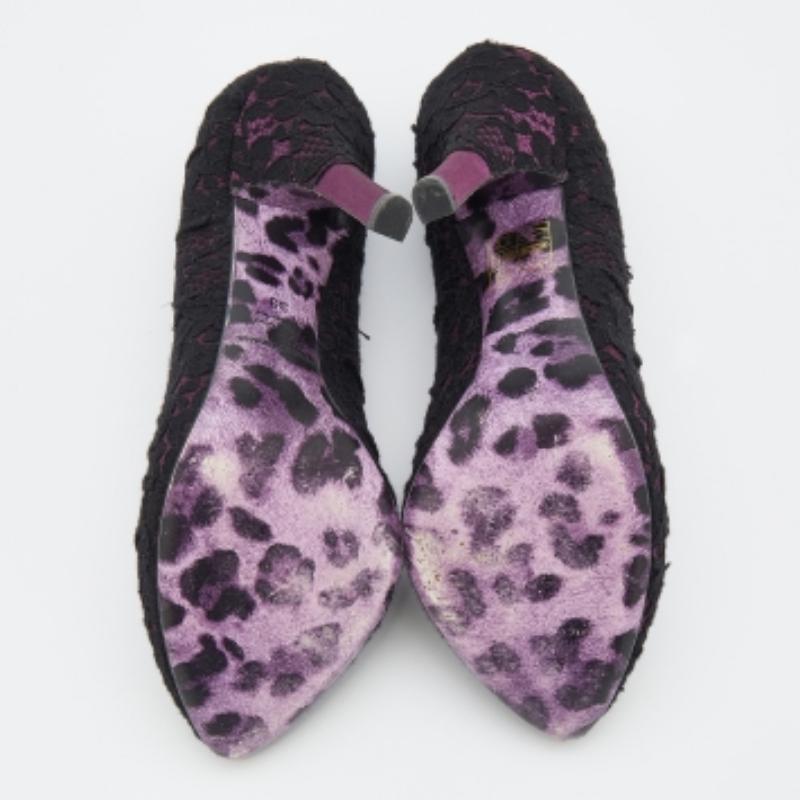 Dolce & Gabbana Bombas de plataforma de encaje y satén morado/negro talla 39 en venta 2