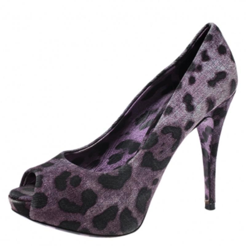 De las mujeres Dolce & Gabbana Bombas con puntera abierta de lona con estampado de leopardo morado/negro talla 37 en venta