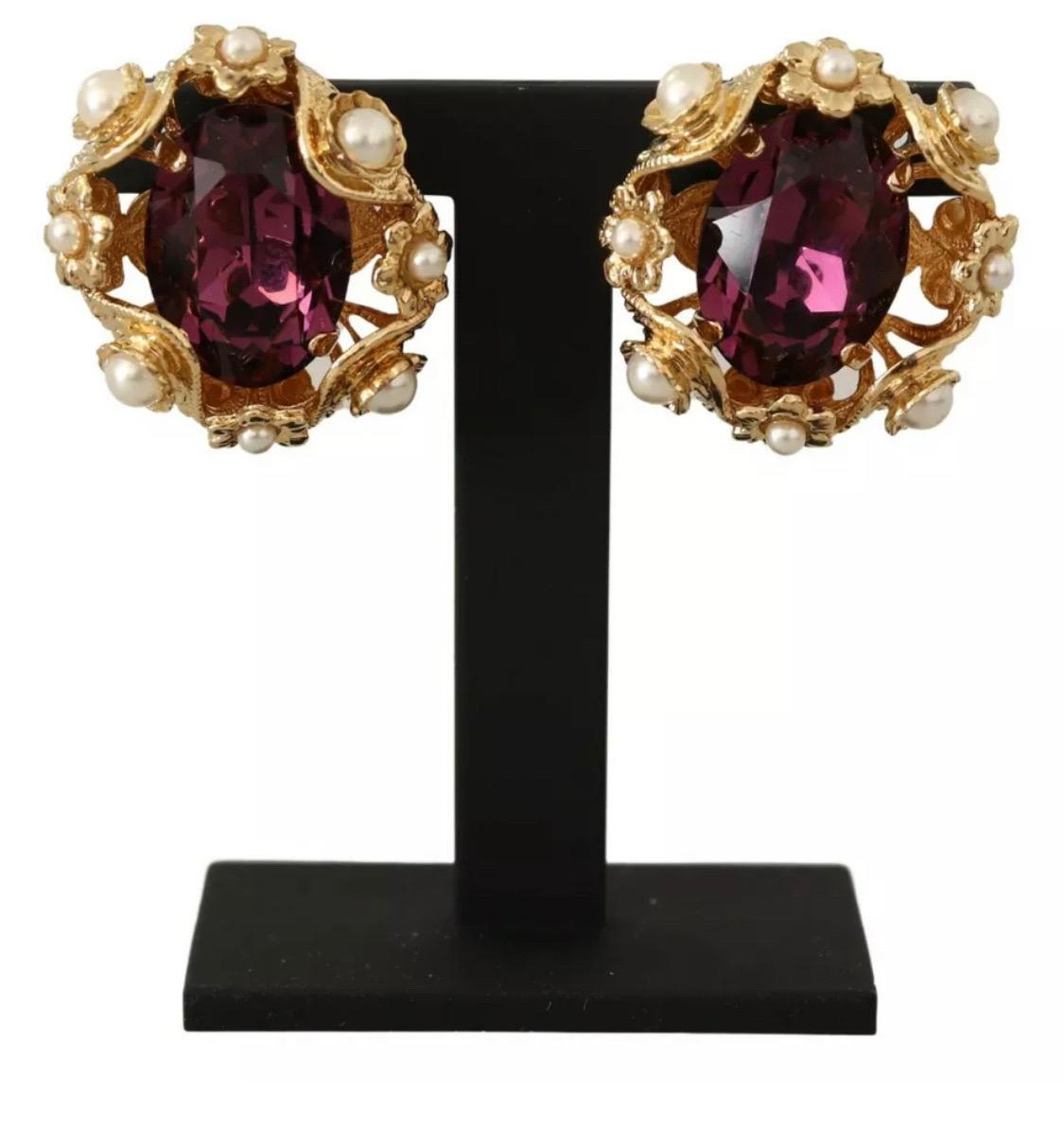 DOLCE & GABBANA

Gorgeous brand new with tags, 100% Authentic Dolce & Gabbana earrings.

Model: Clip-on, dangling
Motive: Sicily
Material: 60% Brass, 10% Plastic, 30% Glass
Color: Gold with purple crystal, white pearls
Logo details
Made in