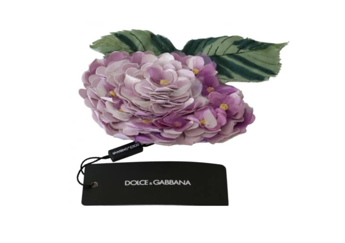  Gorgeous brand new with tags and box, 100% Authentic Dolce & Gabbana gold plated brass brooch.


Color: Purple, gold
Model: Pin Brooch
Hydrangea style, flower and leaves
Made in Italy
Logo details
Material: Brass and cotton


SIZE: 15cm