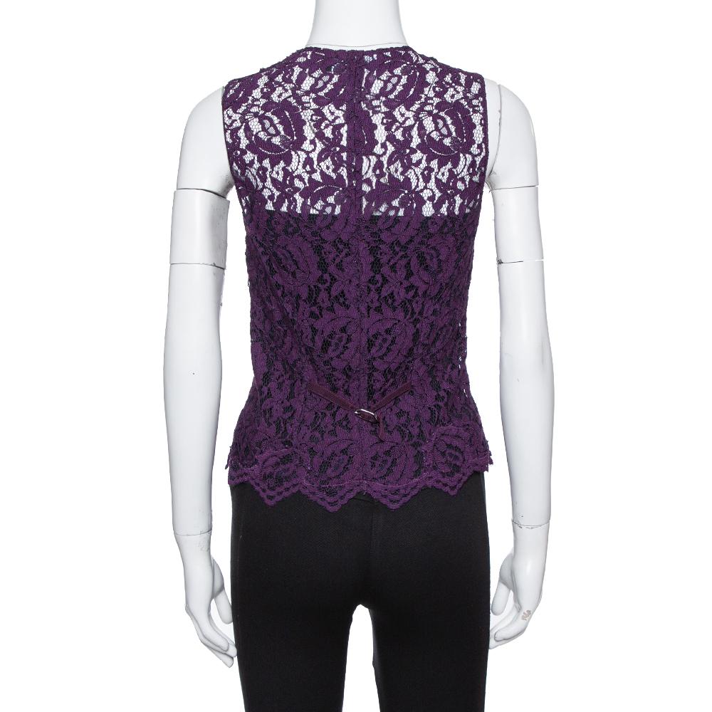This stunning Dolce & Gabbana vest is perfect for impromptu dinner plans. Crafted from fine lace, it comes in a lovely shade of purple. It has a sleeveless silhouette, buttoned front, and a good fit. It will pair well with tailored pants and low