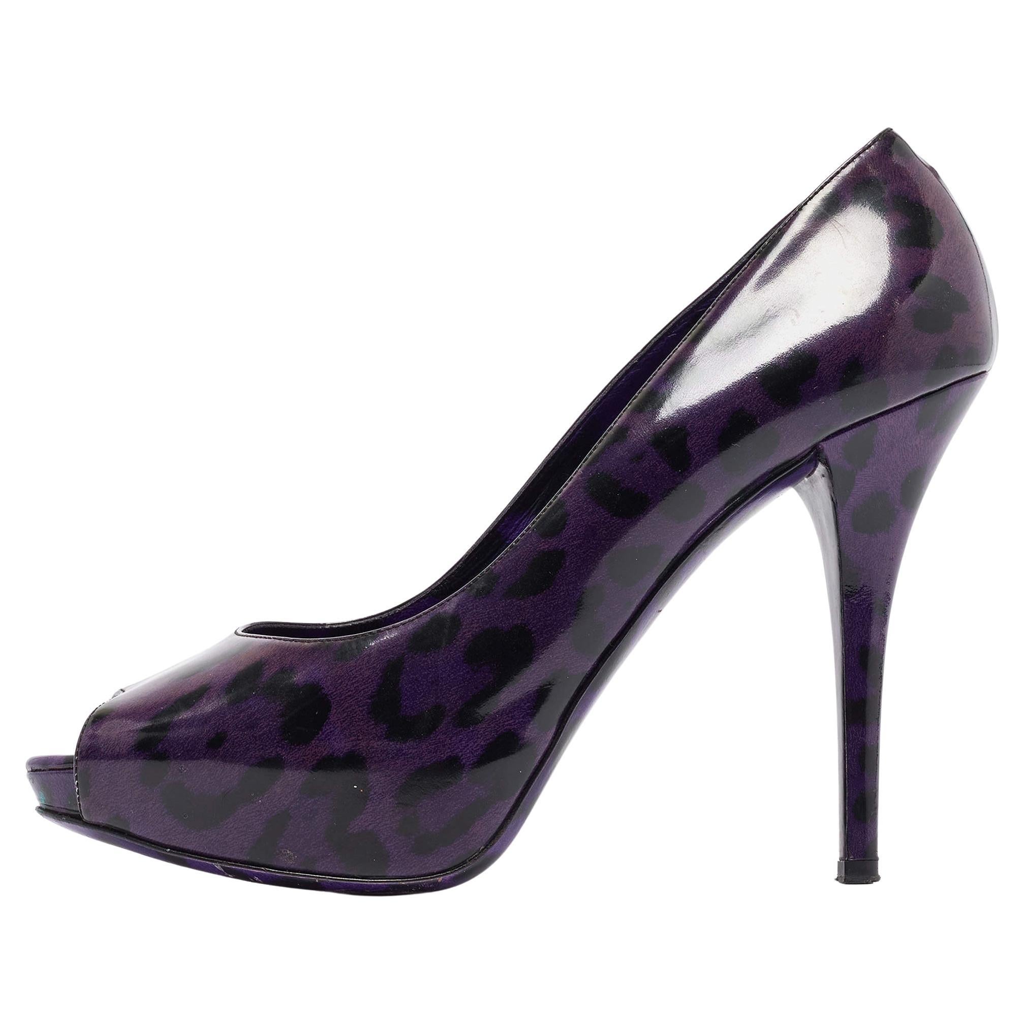 Dolce & Gabbana Bombas con punta de charol morado Talla 41