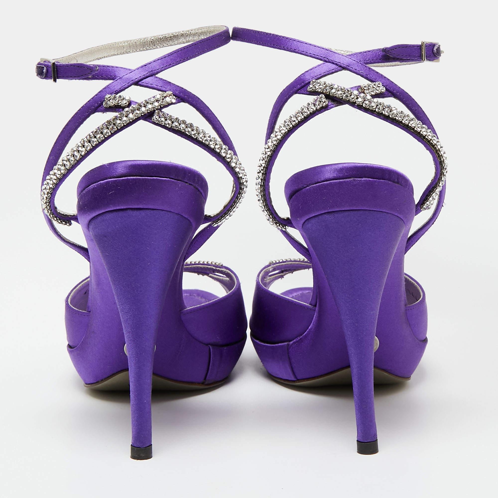 Dolce & Gabbana Purple Satin Crystal Ankle Strap Platform Sandals Size 41 In Good Condition For Sale In Dubai, Al Qouz 2