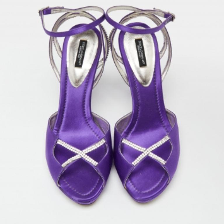 Dolce & Gabbana Sandalias de plataforma con tira al tobillo de cristal y satén morado talla 41 en venta 2
