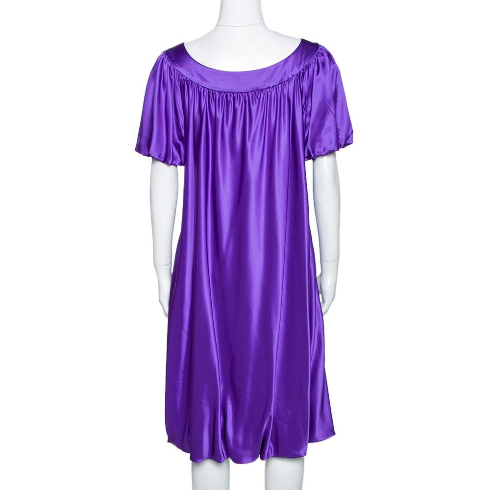 Shine up bright in a party by wearing this silky-smooth dress from Dolce & Gabbana. Its short sleeves are accompanied by a broad neckline. This satin dress’ hem is artistically made into balloon stitch giving a great fall in amalgamation with pleats