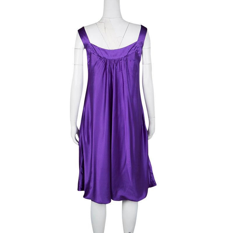 Shine up bright in a party by wearing this silky smooth one piece from Dolce and Gabbana. Its sleeveless style is offered by the broad straps over the shoulder forming a square neckline. This satin dress’ hem is artistically made into balloon stitch