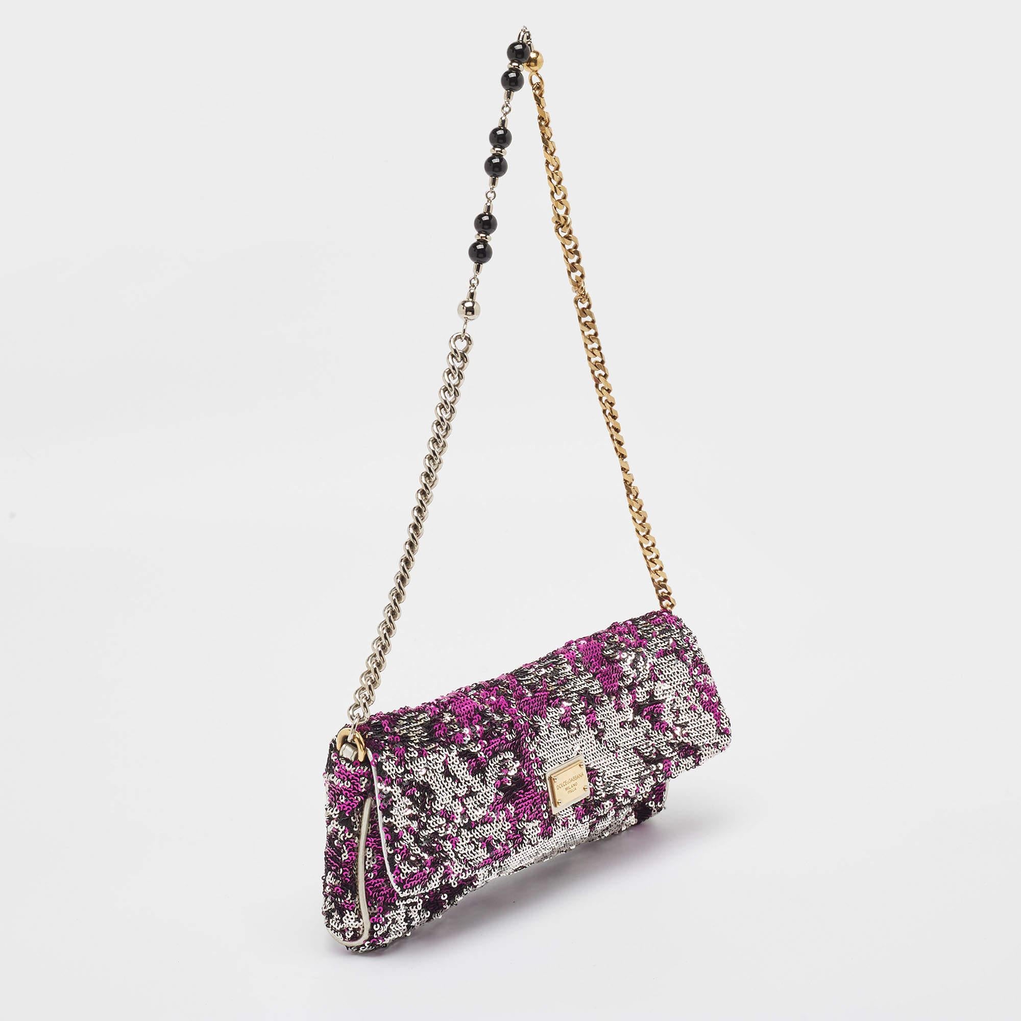 Dolce & Gabbana pochette Miss Charles à sequins violet/argenté Bon état - En vente à Dubai, Al Qouz 2