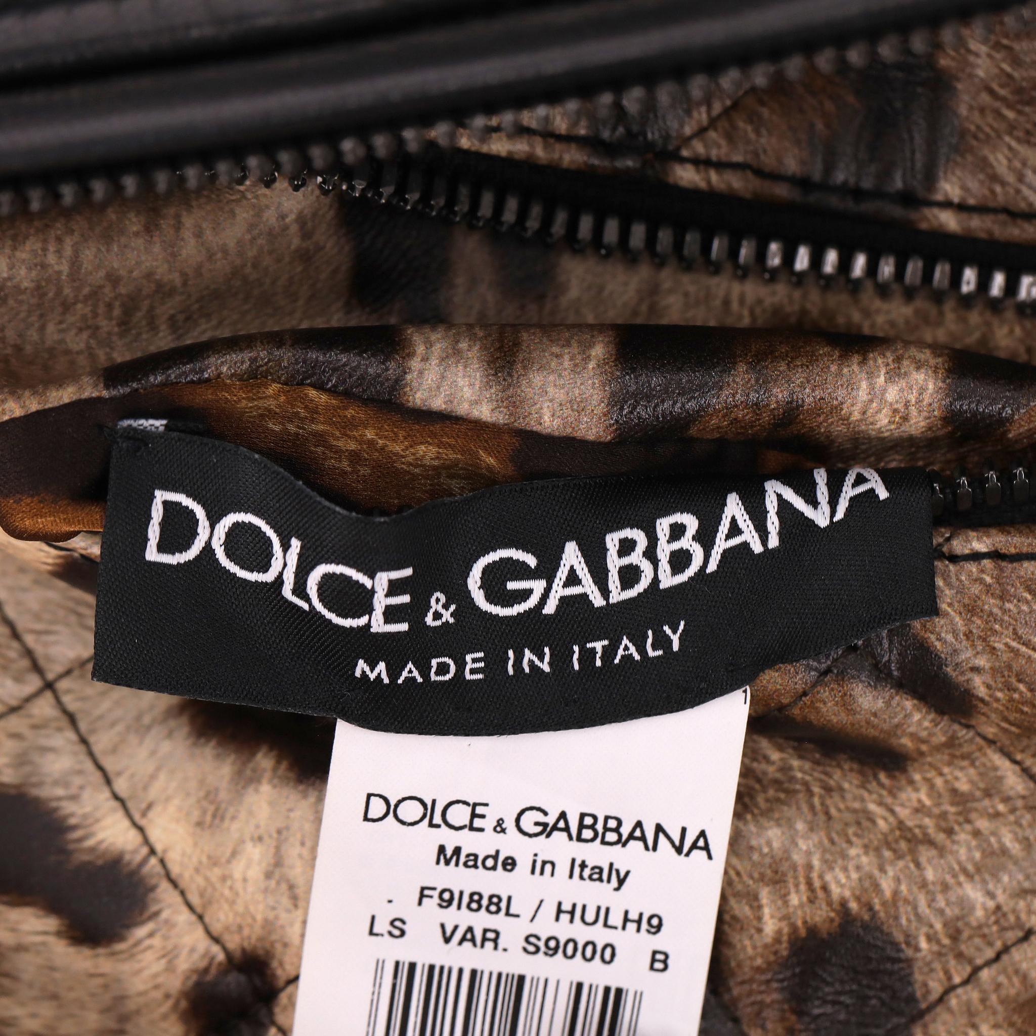 Dolce & Gabbana Veste réversible en cuir d'agneau matelassé et soie léopard en vente 5
