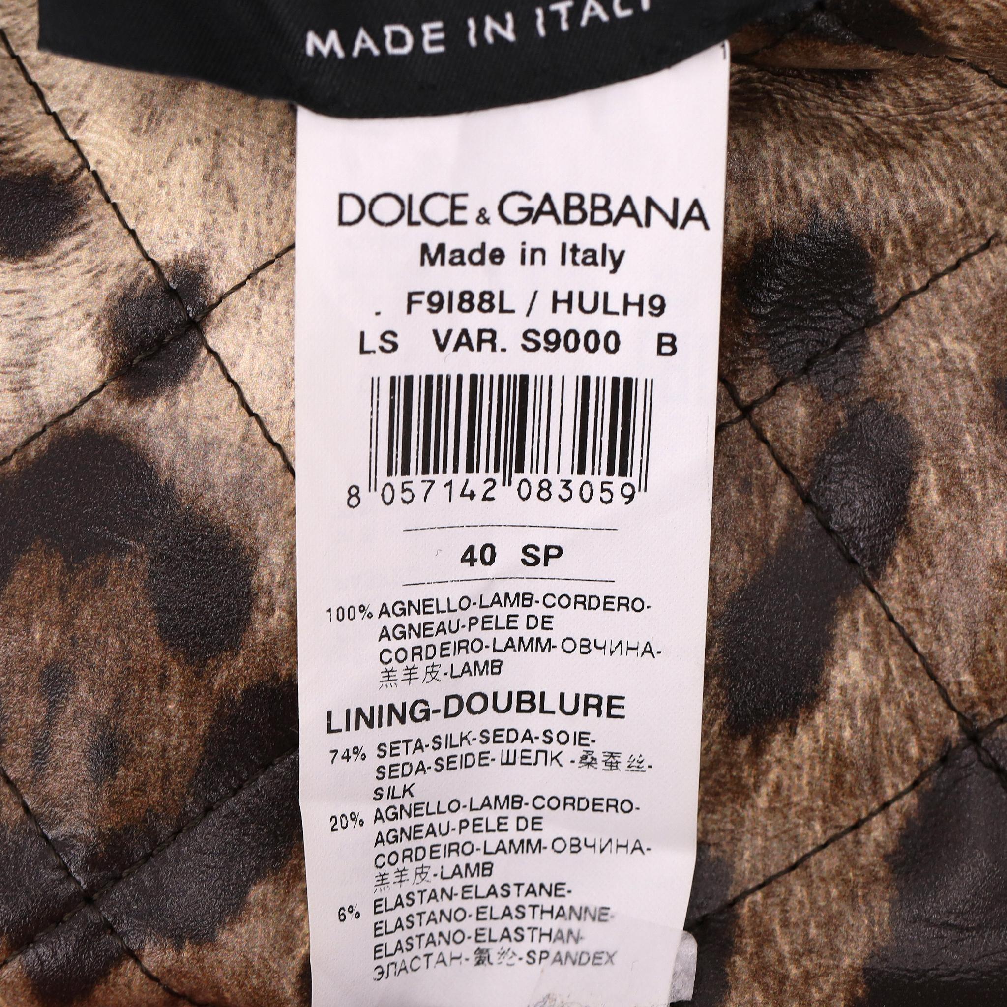 Dolce & Gabbana Veste réversible en cuir d'agneau matelassé et soie léopard en vente 6
