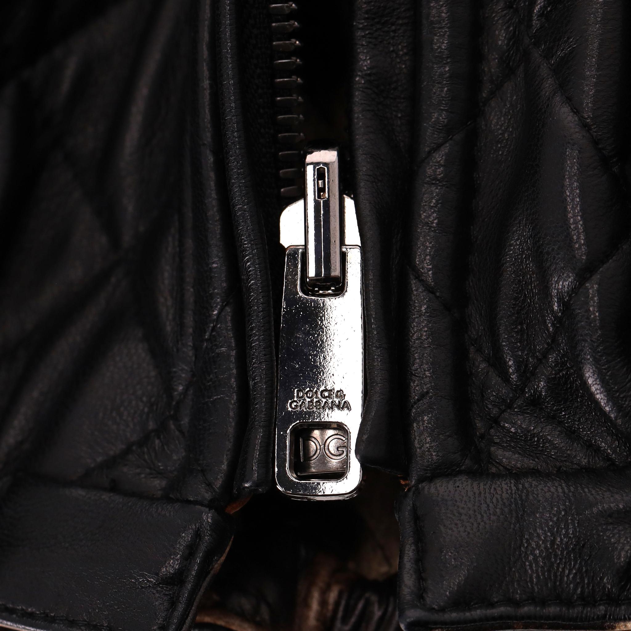 Dolce & Gabbana Veste réversible en cuir d'agneau matelassé et soie léopard en vente 4