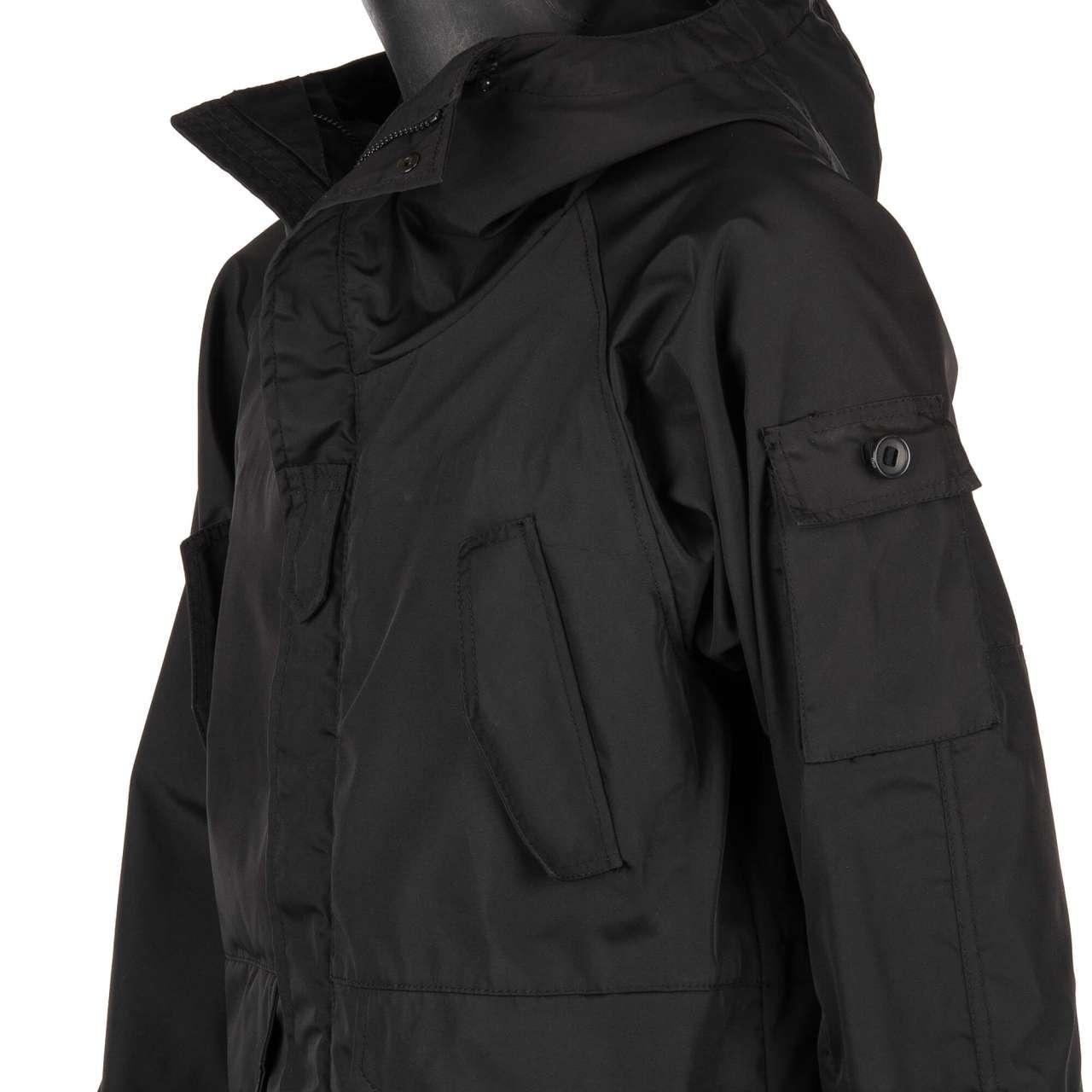 Dolce & Gabbana RECCO Ski Jacket with Pockets and Hand Warmer Black 48 M In Excellent Condition For Sale In Erkrath, DE
