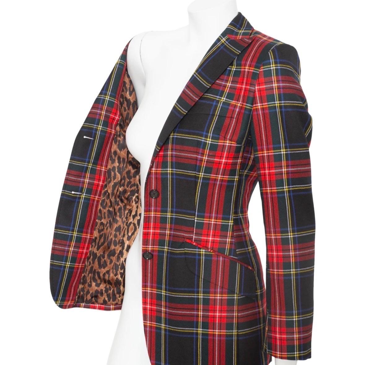 Dolce & Gabbana Red and Navy Wool-Blend Tartan Leopard Print Blazer

Vintage
﻿Red/Navy Blue/Green/Yellow
Tartan pattern
Leopard print lining
Peak lapels
Front flap pockets
Button details at cuffs
Made in Italy
No fabric composition label; wool-blend