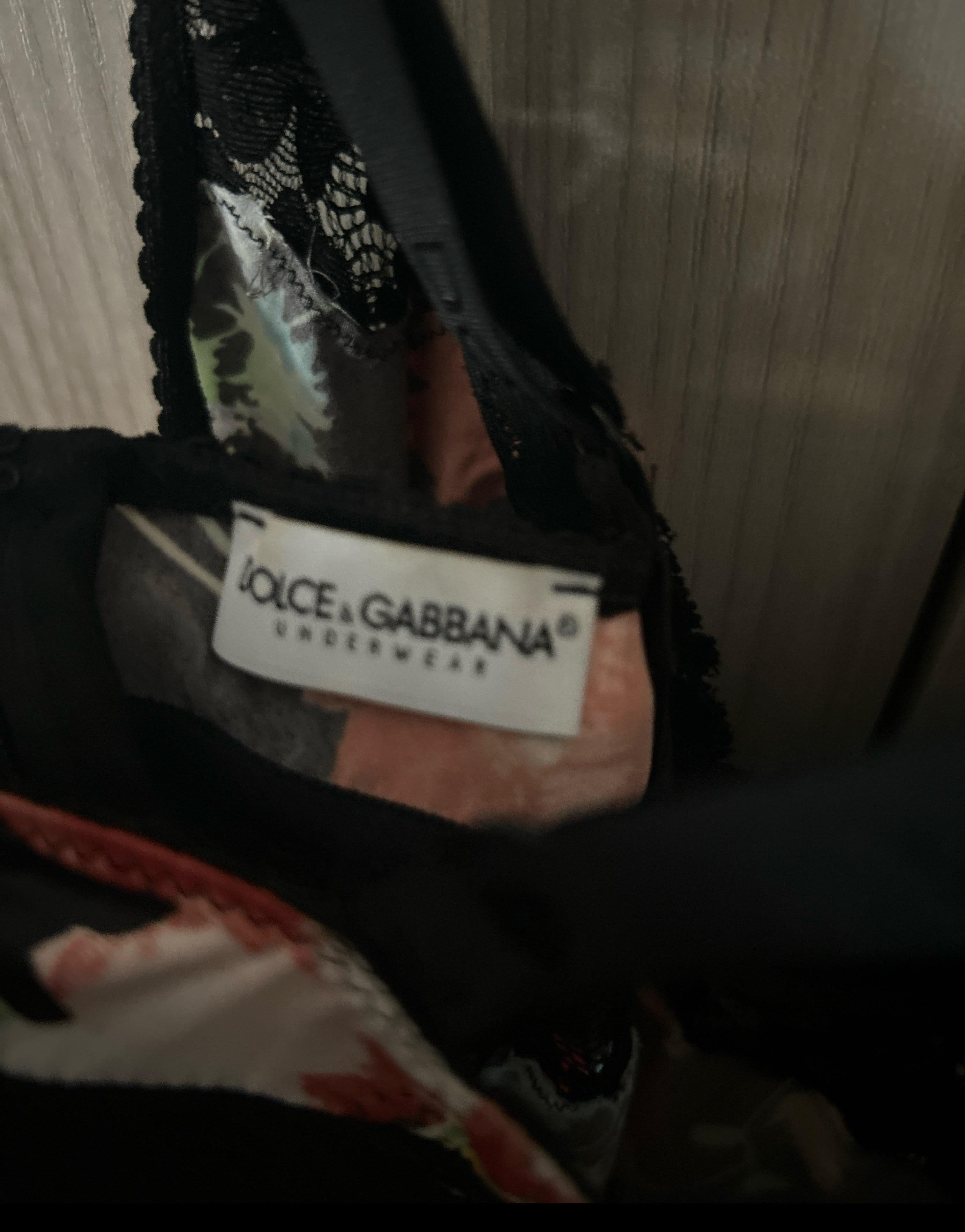 Dolce & Gabbana Vestido de Encaje Floral Rojo Negro 2000s 3