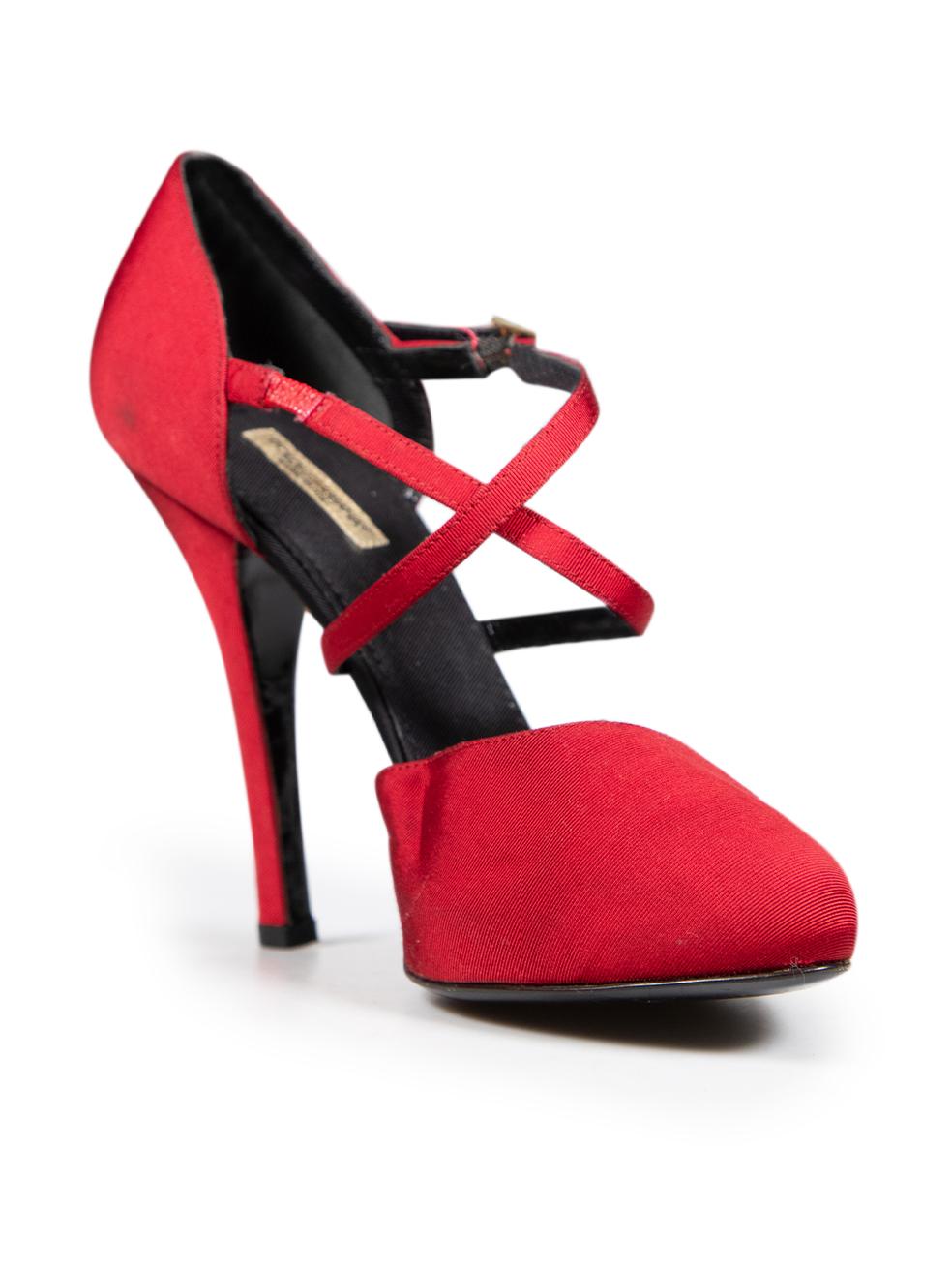 L'ÉTAT est bon. L'usure générale des talons est évidente. Signes d'usure modérés à l'avant et à l'arrière, avec décoloration et abrasion sur les deux talons sur cet article de revente de designer Dolce & Gabbana d'occasion.
 
 
 
 Détails
 
 
 Rouge