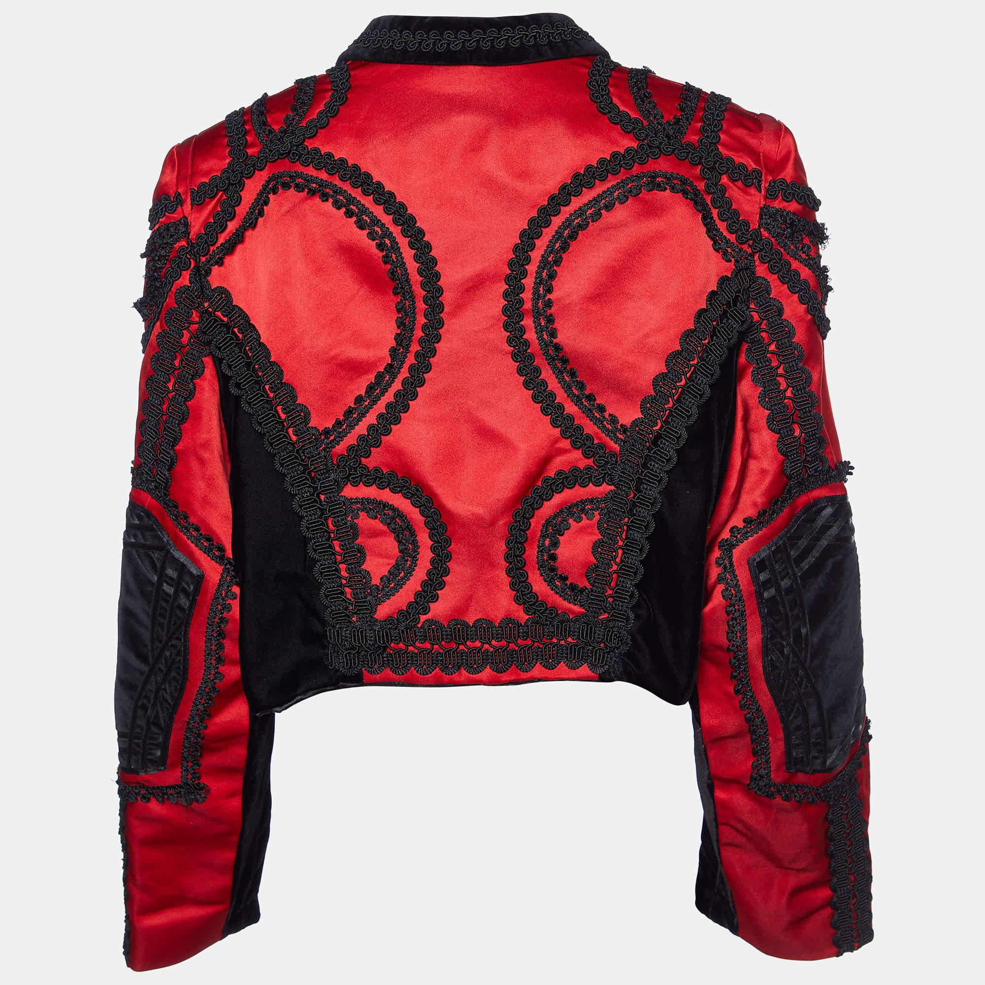 Infuse an extra dose of style into your outfit with this highly fashionable jacket. Tailored from quality materials, it embodies a contemporary vibe and is filled with functional characteristics.

