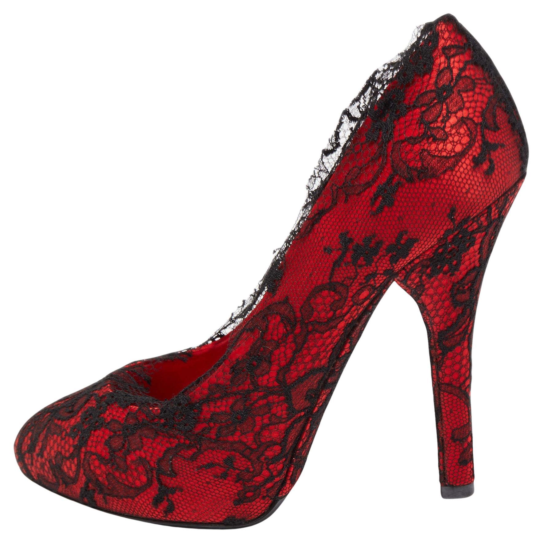 Dolce & Gabbana Red/Black Satin and Lace Pumps Size 38 For Sale