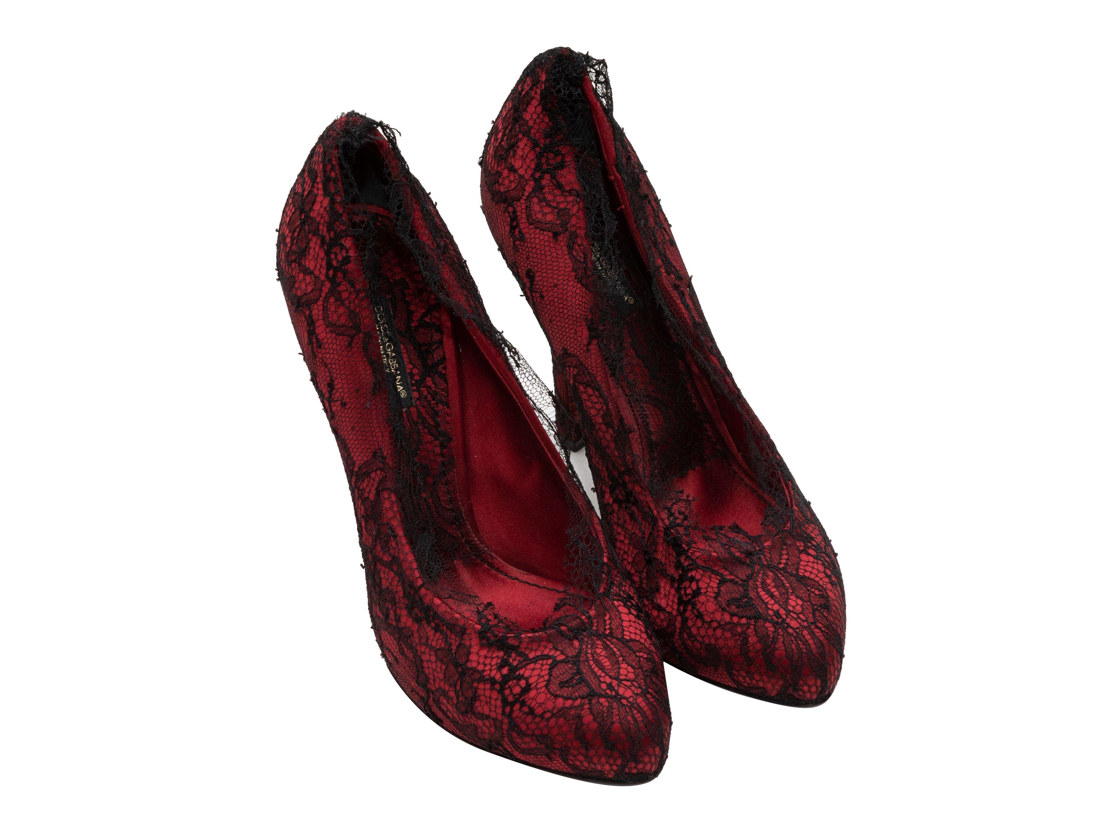 Dolce & Gabbana Red & Black Satin & Lace Pumps In Good Condition In New York, NY